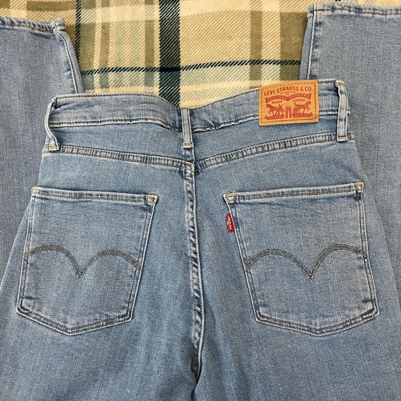 Levi’s woman’s 721 High Rise Skinny Jean - 29 - Picture 4 of 12